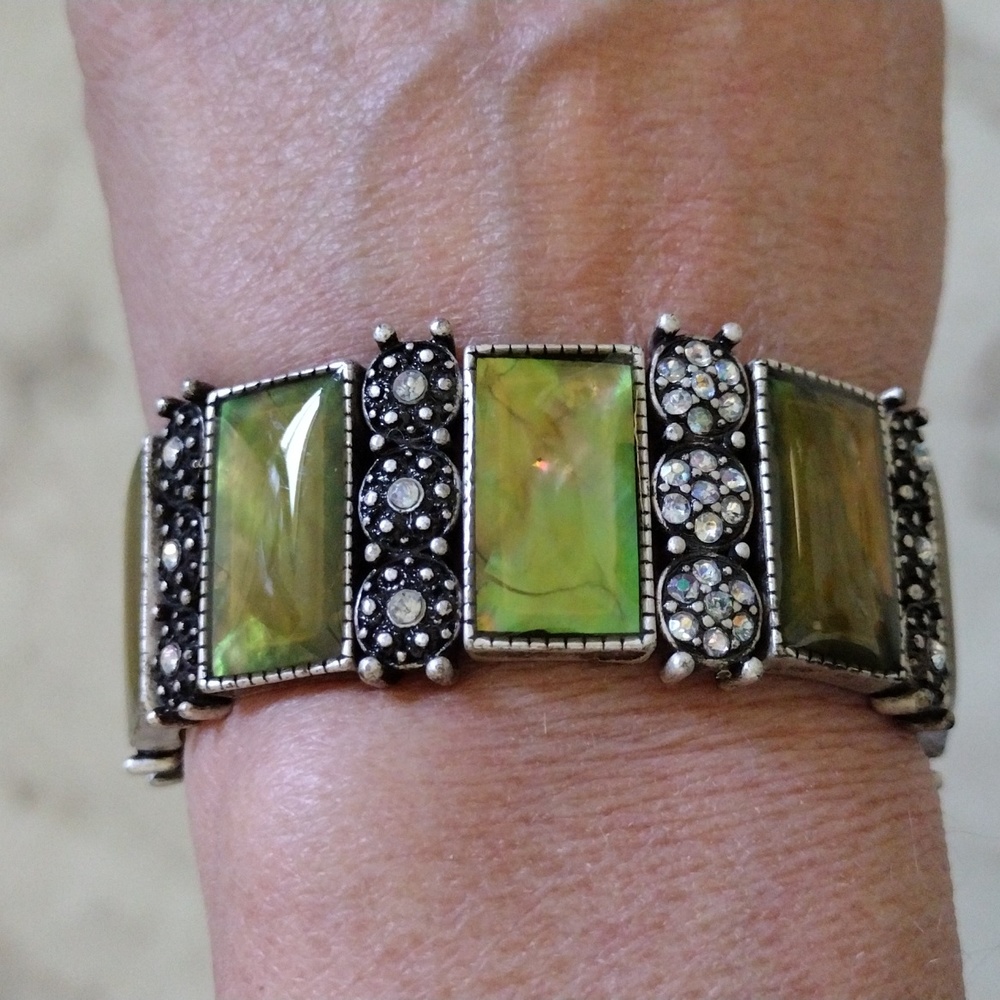 Mix It stretch fit bracelet.